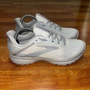 Brooks Anthem 5 Womens Size 11 White Silver Athletic Running Shoes Sneakers